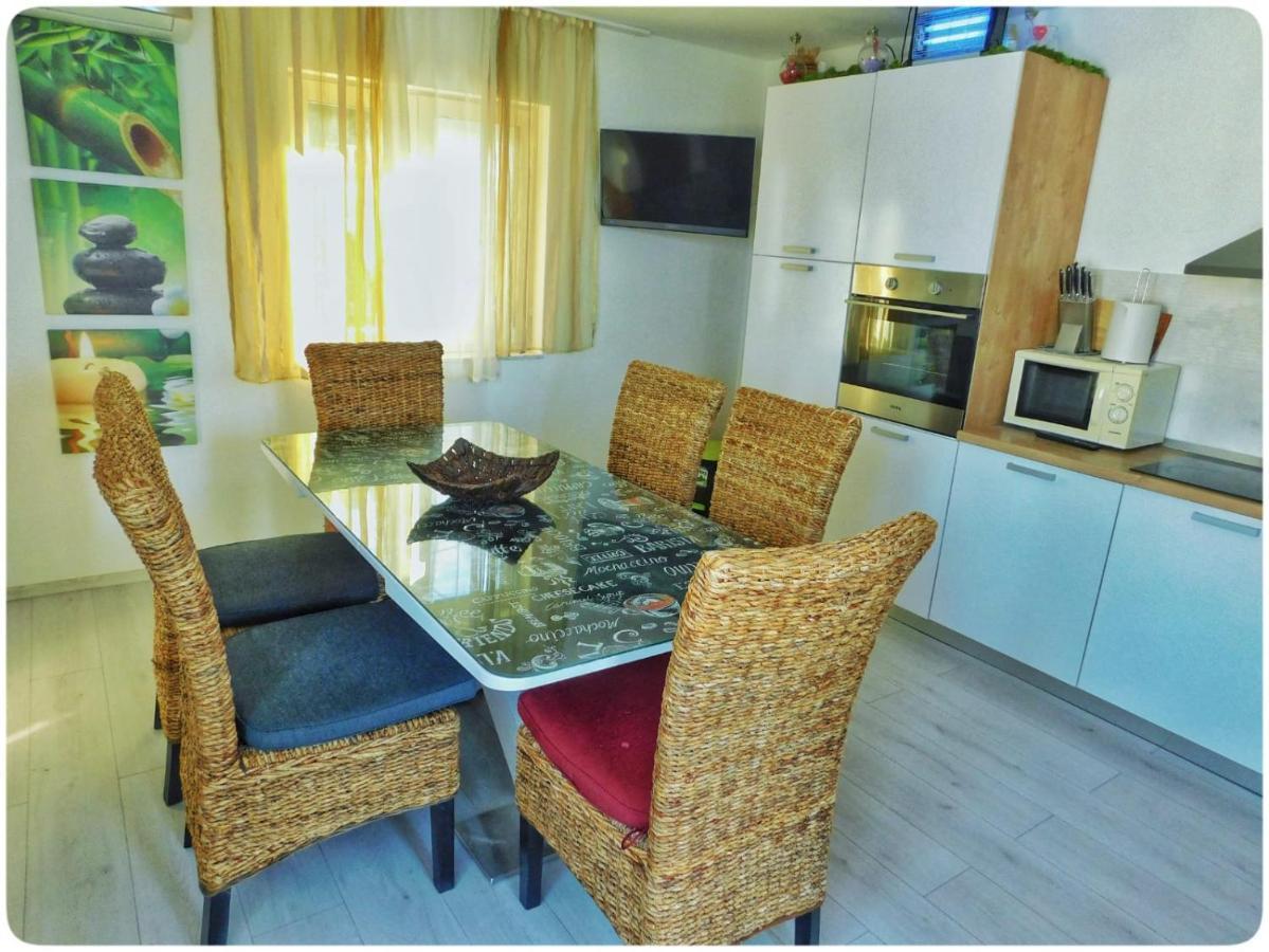 Littlevenice Appartme 50M From Sea Trogir Exterior photo